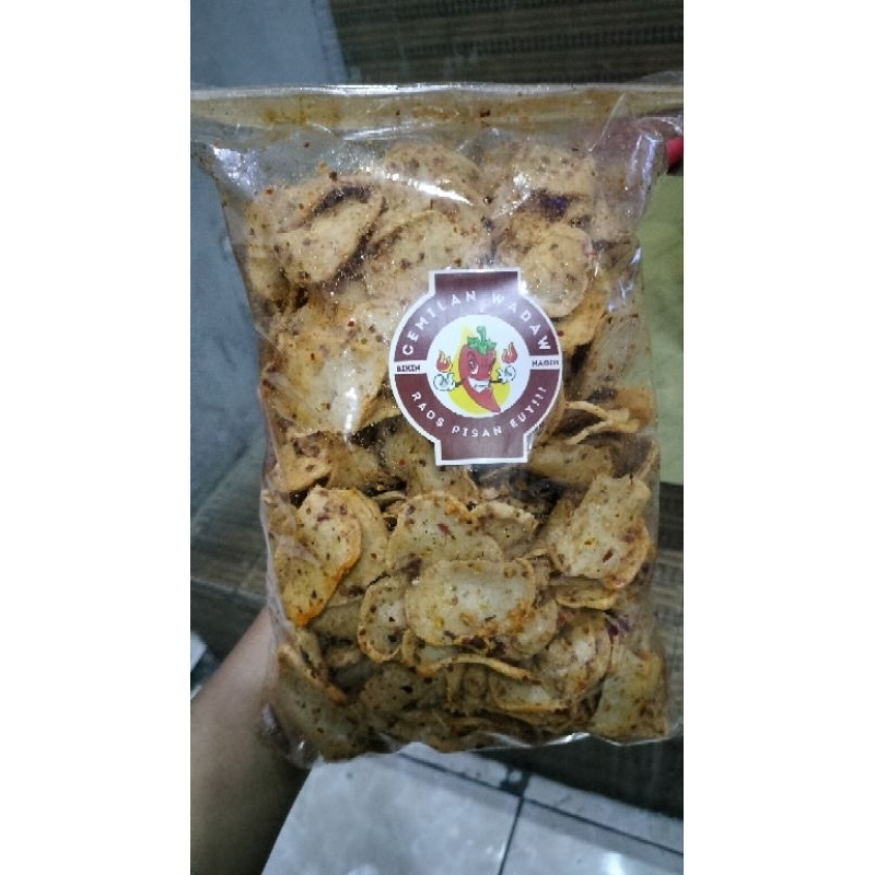 

BASRENG BULAT PEDAS GURIH DAUN JERUK KEMASAN 500 GRAM