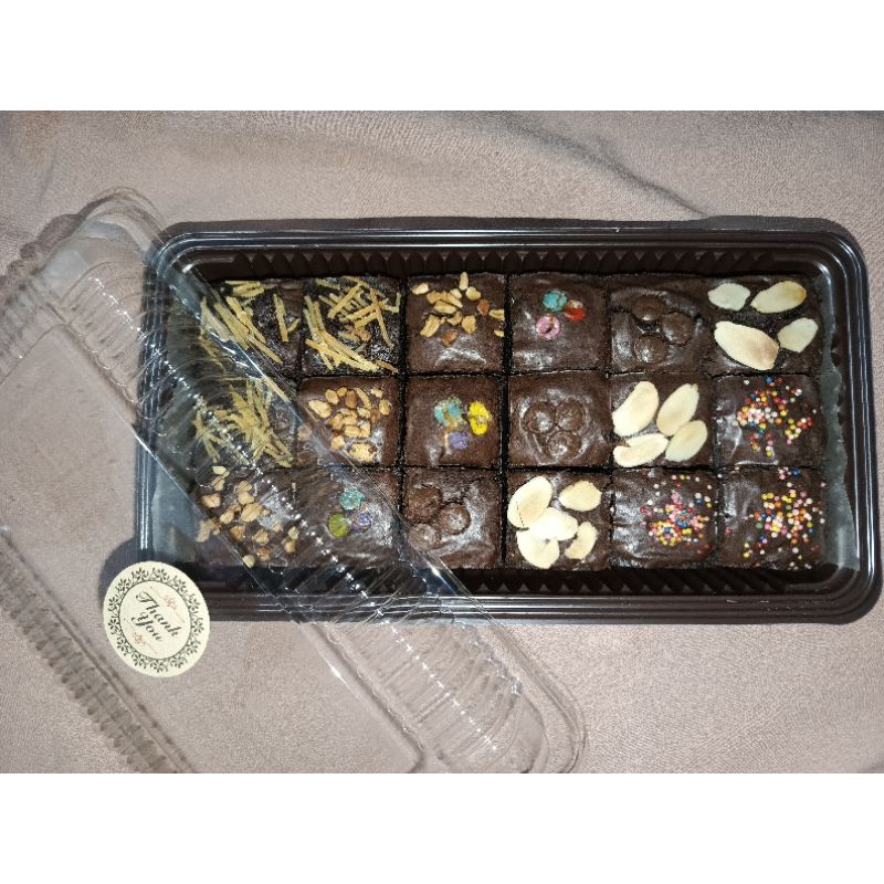 

Brownies fudgy ukuran 20x10 (18 potong)