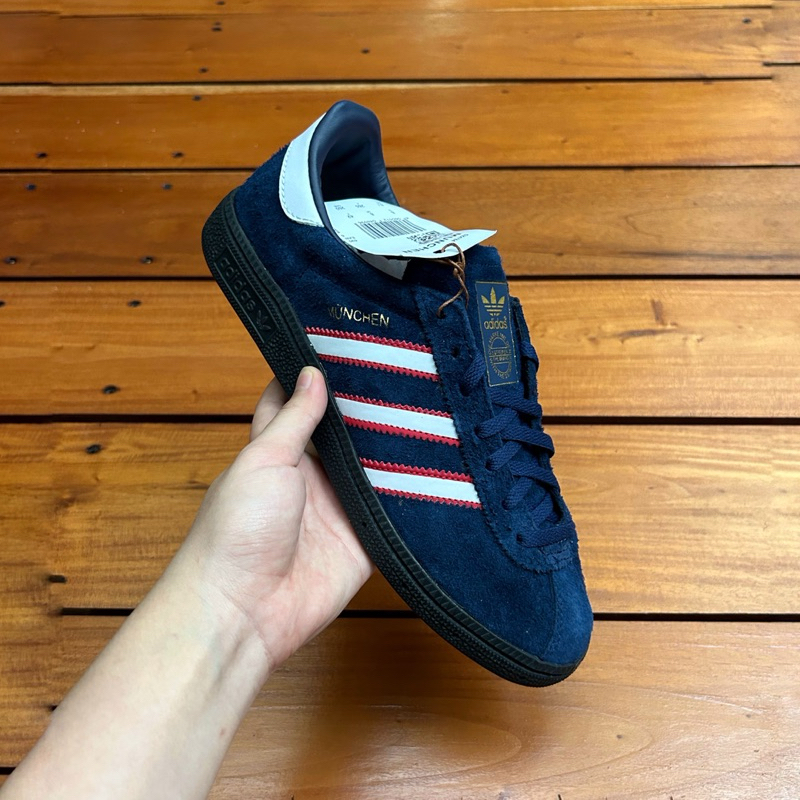 SEPATU ADlDAS MUNCHEN EDGE DEEP BLUE SOFT RED BNIB - SNEAKERS ADIDA ADINDA ABIBAS