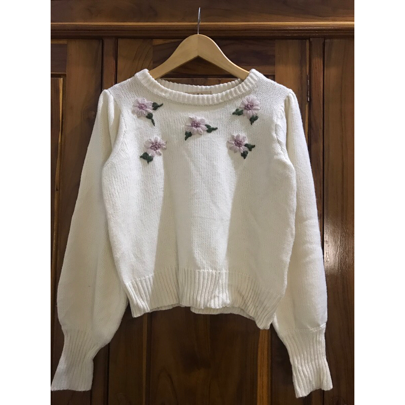 Sweater Bunga Sulam