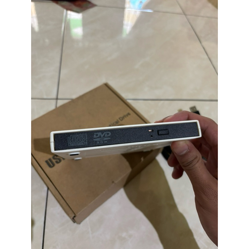 DVD external + Game Assassin cread free