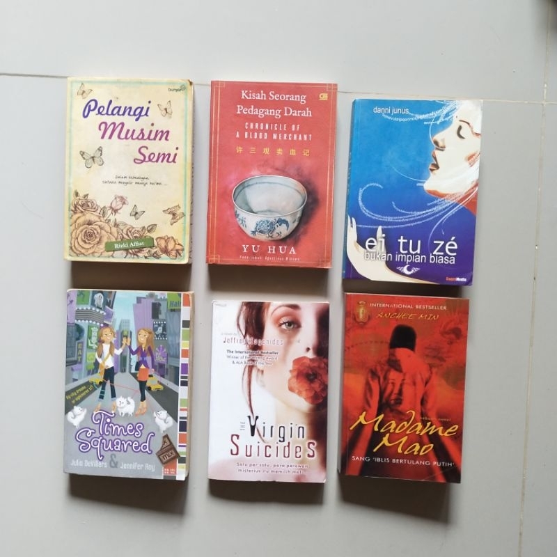 Buku Novel,  CEO'S Scandal, Times Squared,  EI TU ZE, LOVE, ENEMY, and Ian, Cinta TERLARANG, Dear DY