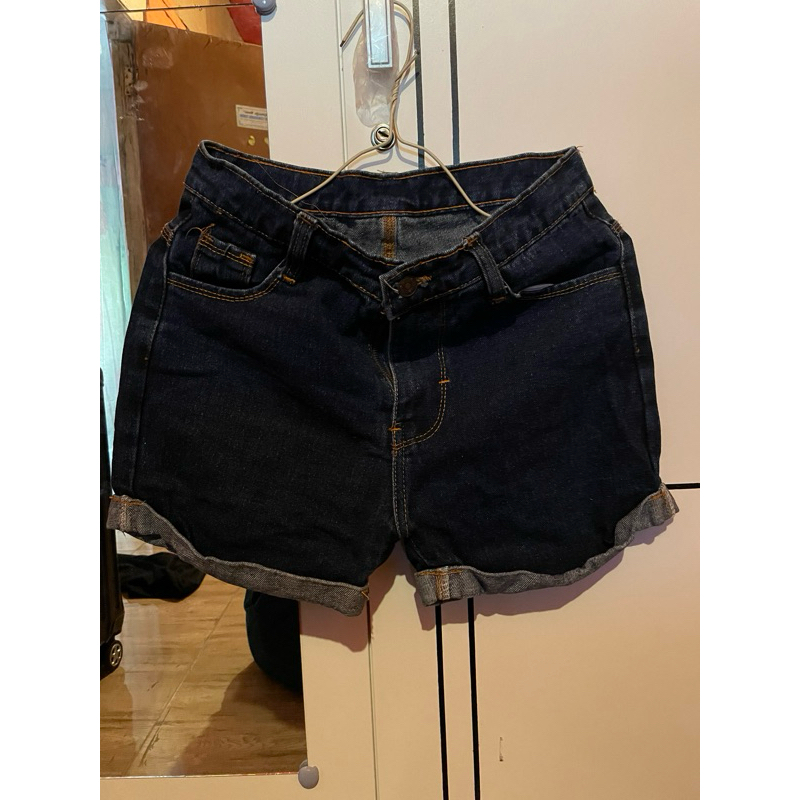 PrelovedCelana jins pendek wanita