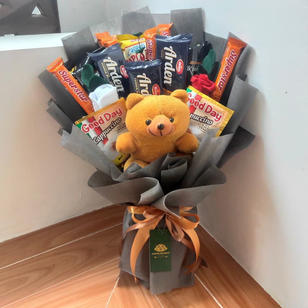 AB 493 Hand Bouquet Buket Boneka dan Snack Coklat Hadiah Wisuda