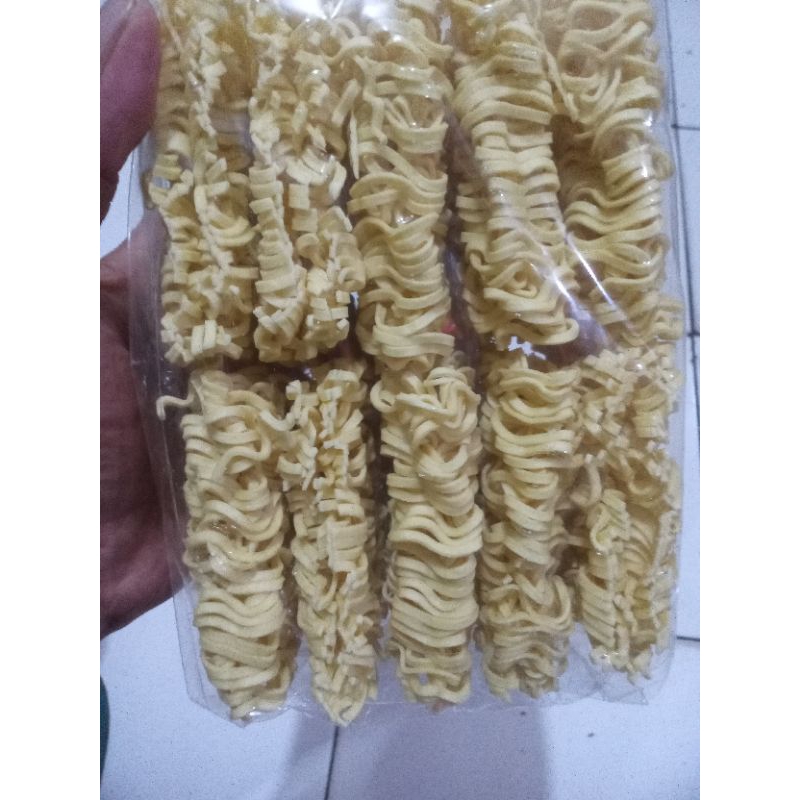

Mi Kering Mi keriting Mi Telor Cap Kepala Kuda Menjangan Buat Bakmi Jawa Mi Ayam