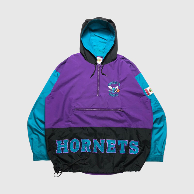 Charlotte Hornets by In The Paint Basketball Gear NBA Vintage Cagoule Anorak Windbreaker Jacket Colo