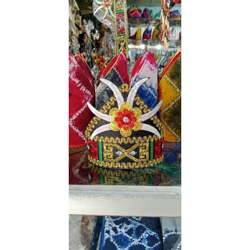 ikat kepala khas dayak
