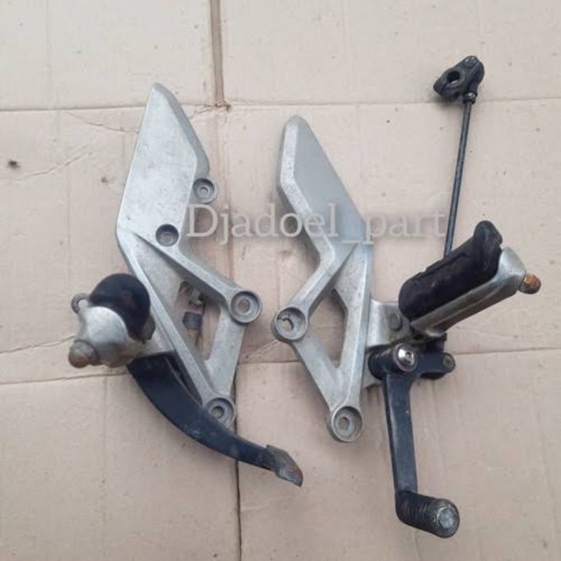 footstep depan cbr 150r facelift original