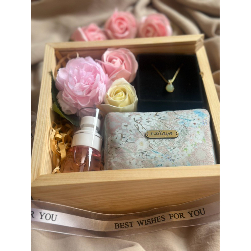 Gift Box hampers hadiah premium wanita hadiah ulang tahun kado wisuda kado ulang tahun hadiah pernik