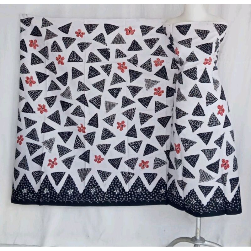 KAIN WARNA HITAM PUTIH | BATIK TULIS MADURA