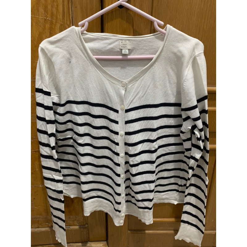 A New Day - Cardigan Garis