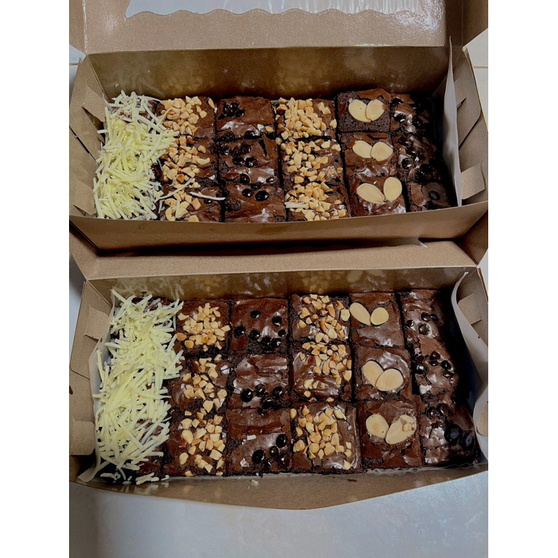 

Fudgy Brownies 20*10cm 18 sekat mix toping