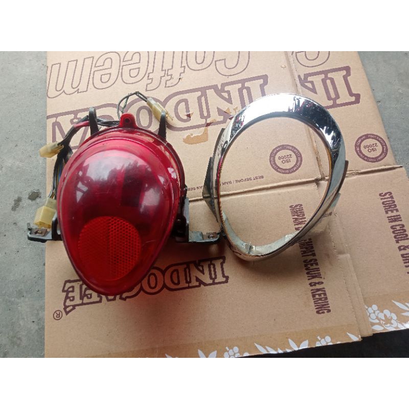 cover lampu belakang Fino karbu ori copotan satu set