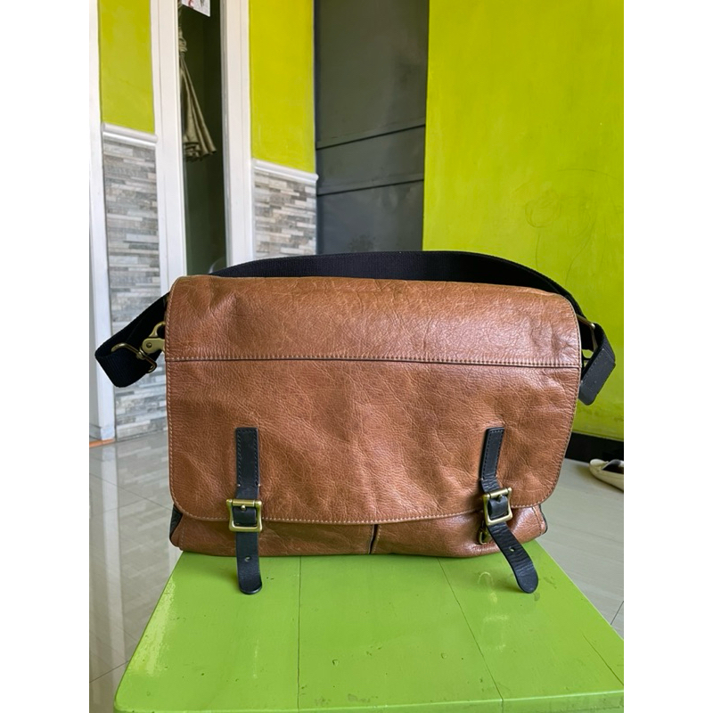 Preloved Fossil Defender Messenger Bag