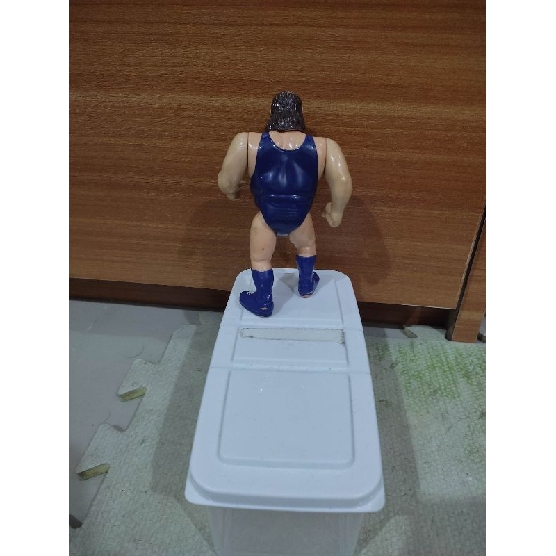 figure wwf vintage earthquake with aftershock