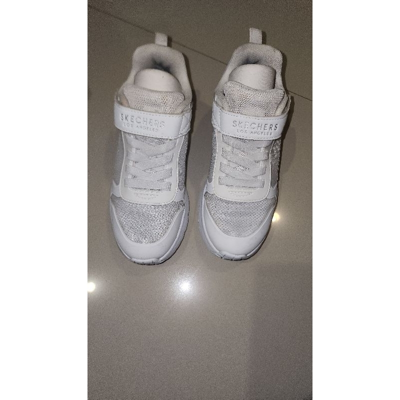 preloved sepatu skechers putih size 34