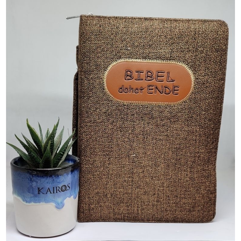 

SAMPUL BIBEL DOHOT ENDE SUPLEMEN MOTIF " TIKAR COKLAT TUA