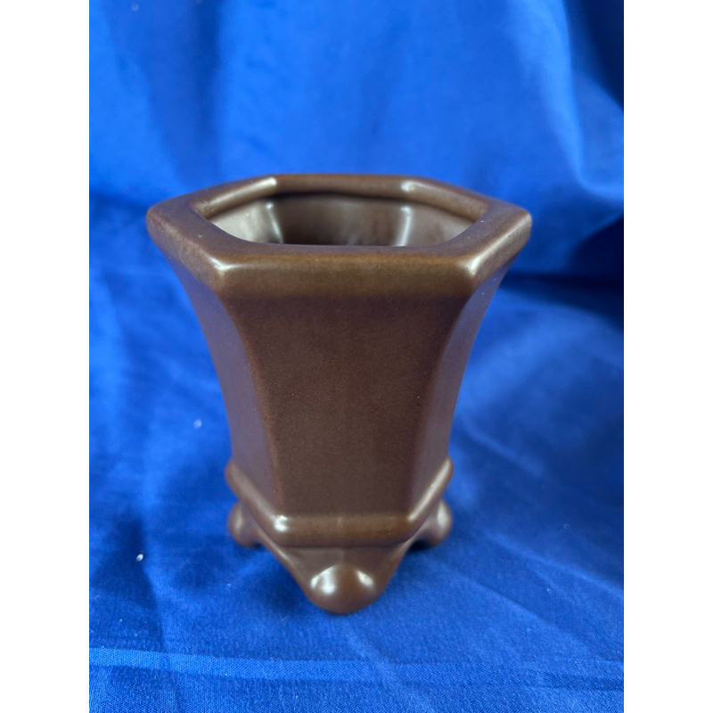 Pot keramik tinggi segi 6