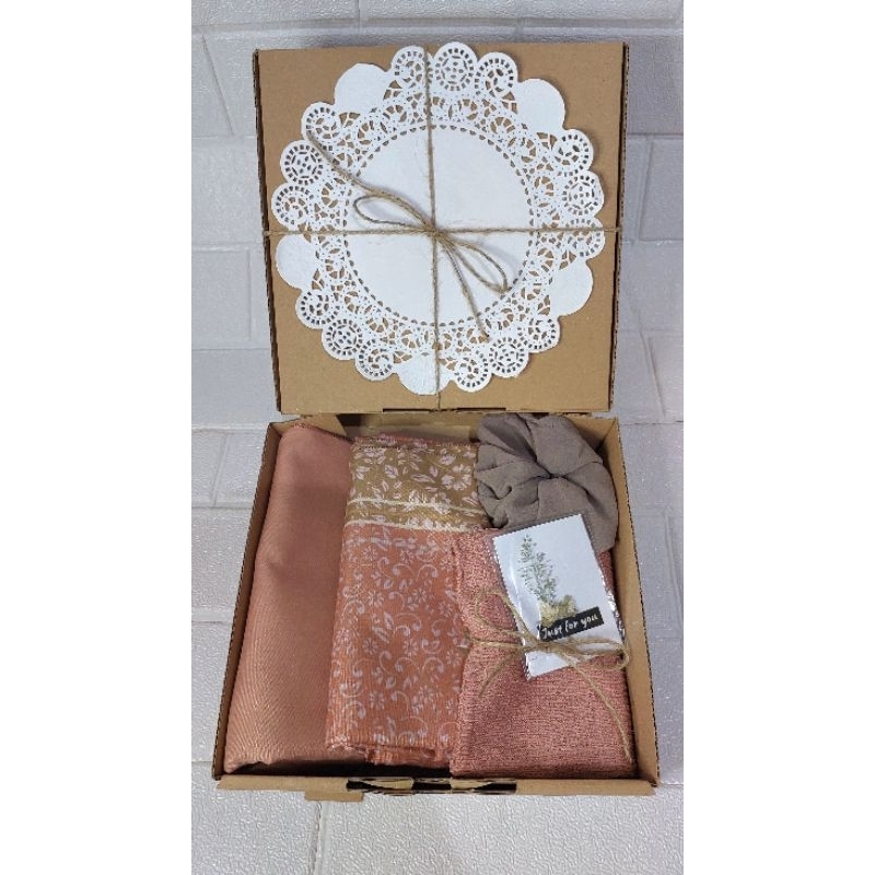 

Hampers Hijab Murah