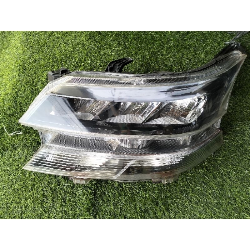 HeadLamp Lampu Depan Avanza Veloz 2019 2020 (Kiri)