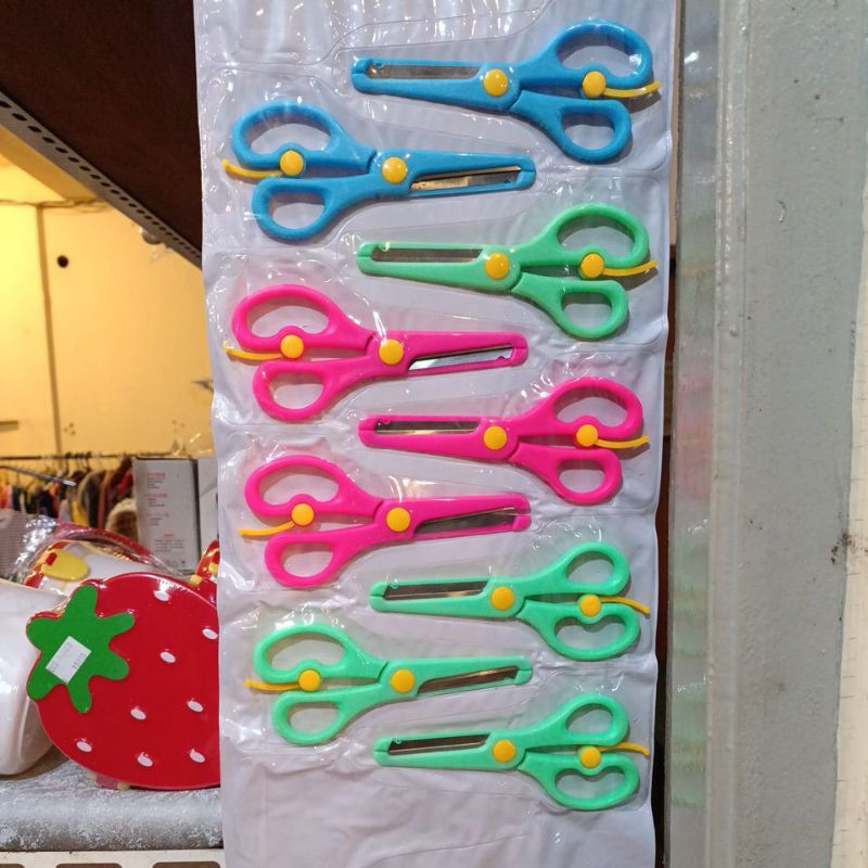 

gunting kecil anak warna warni