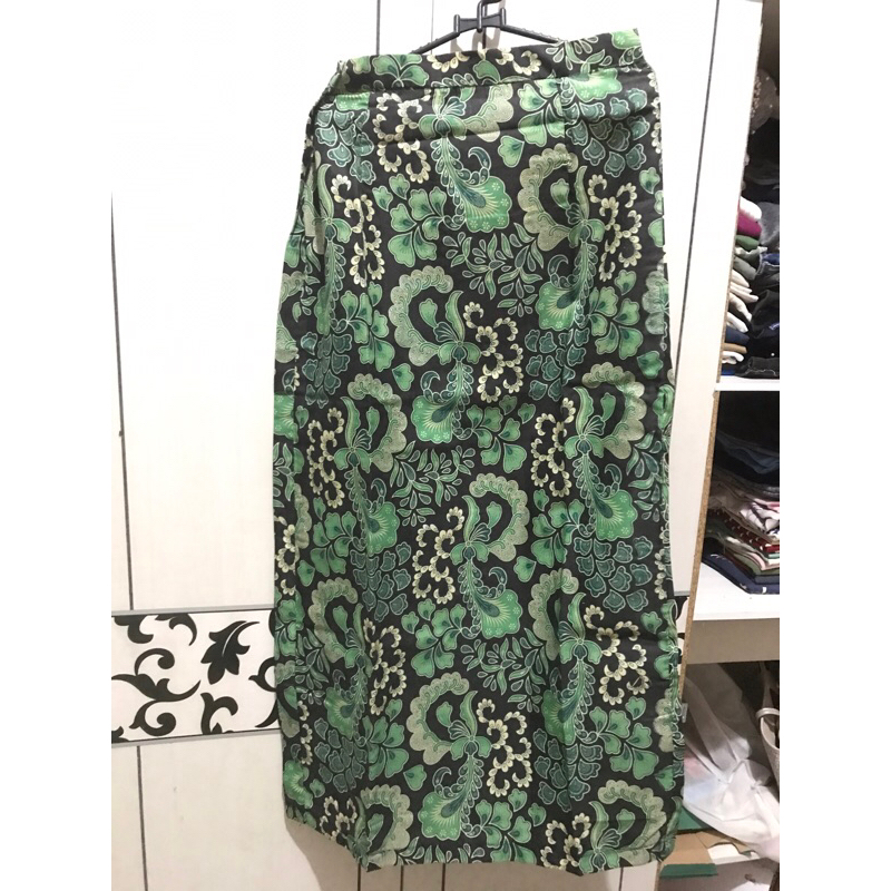 rok batik hijau muda (preloved)