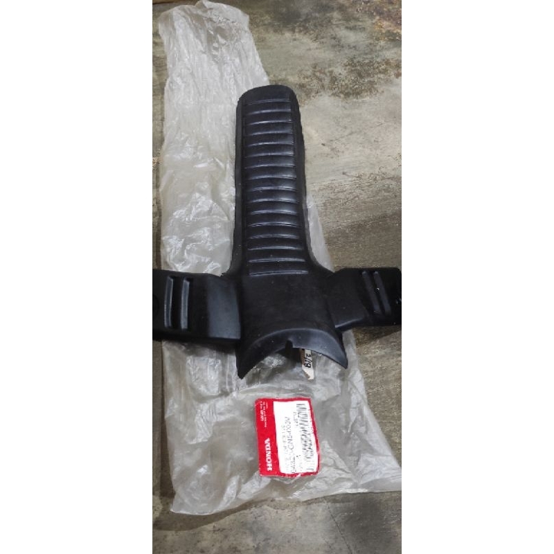 Karet legsheild tengah Pelana Sayap Tebeng Tengah Honda Astrea Prima made in AHM malaysia