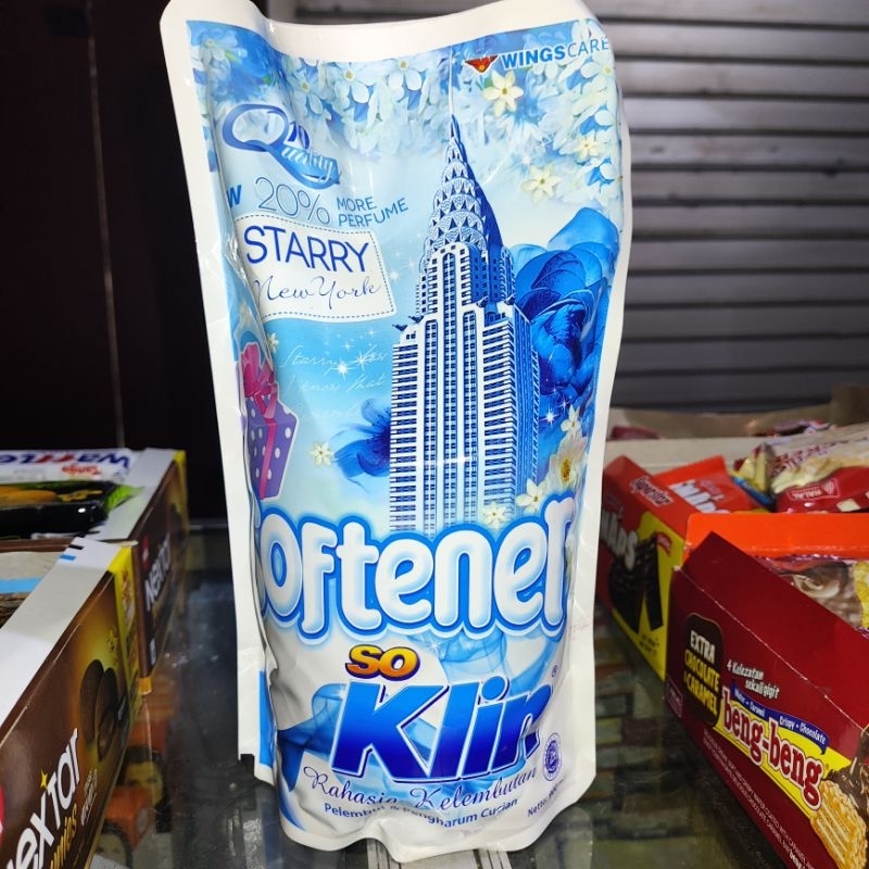 Softener So Klin SoKlin Pelembut Pewangi Pakaian 900 ml
