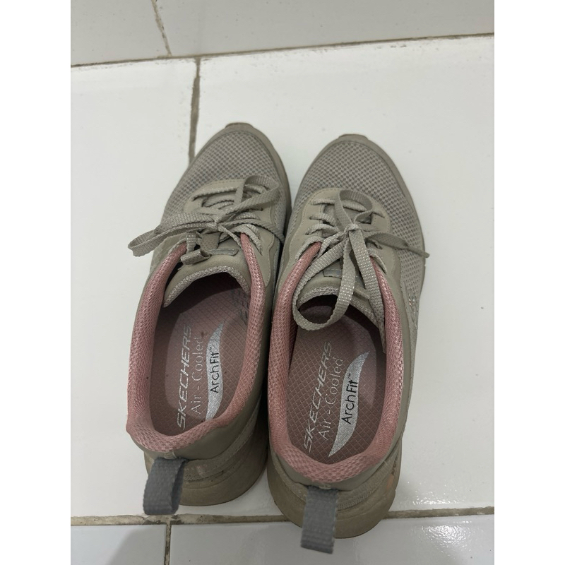Skechers Archfit Walking Running Machine Washable Sepatu Kuliah Preloved