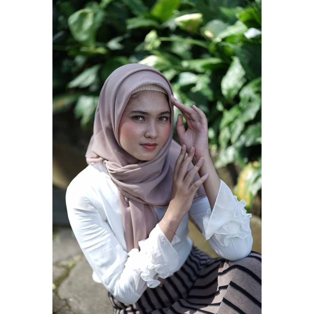 MANIKNA HIJAB HAZELNUT  PARIS VOAL ULTRAFINE PREMIUM