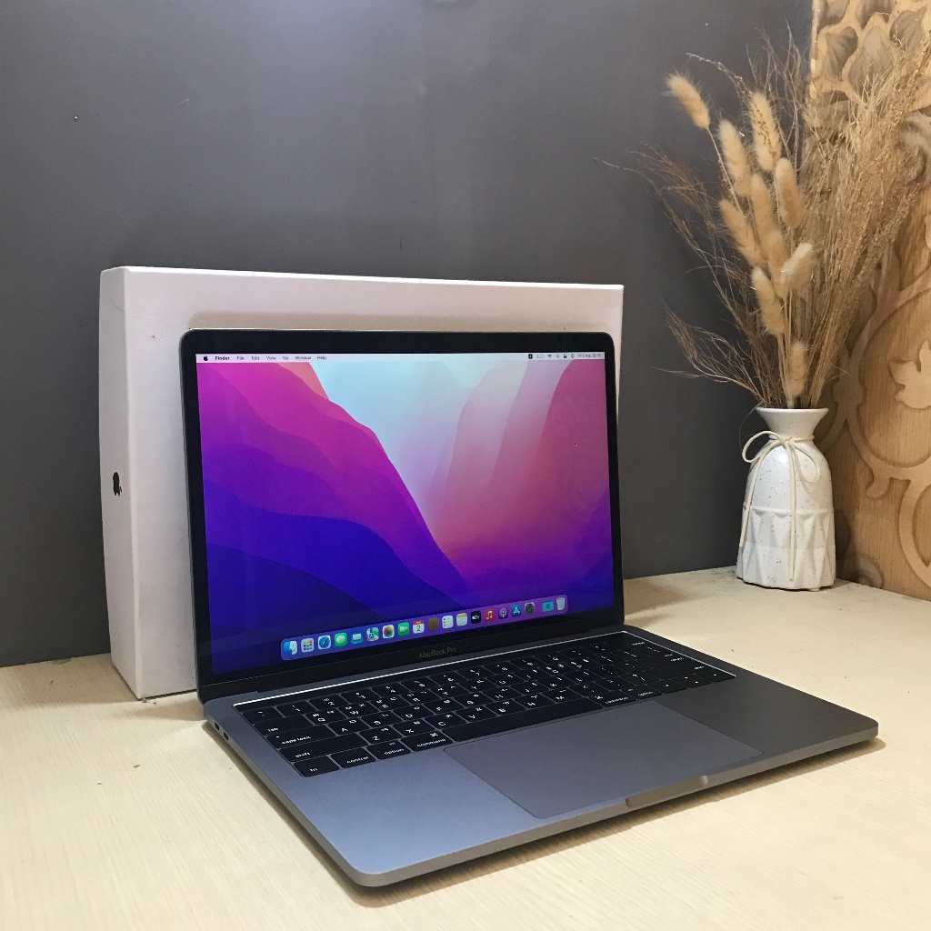 MacBook Pro 13" 2017 Touchbar i7 Ram 8 GB Ssd 500GB