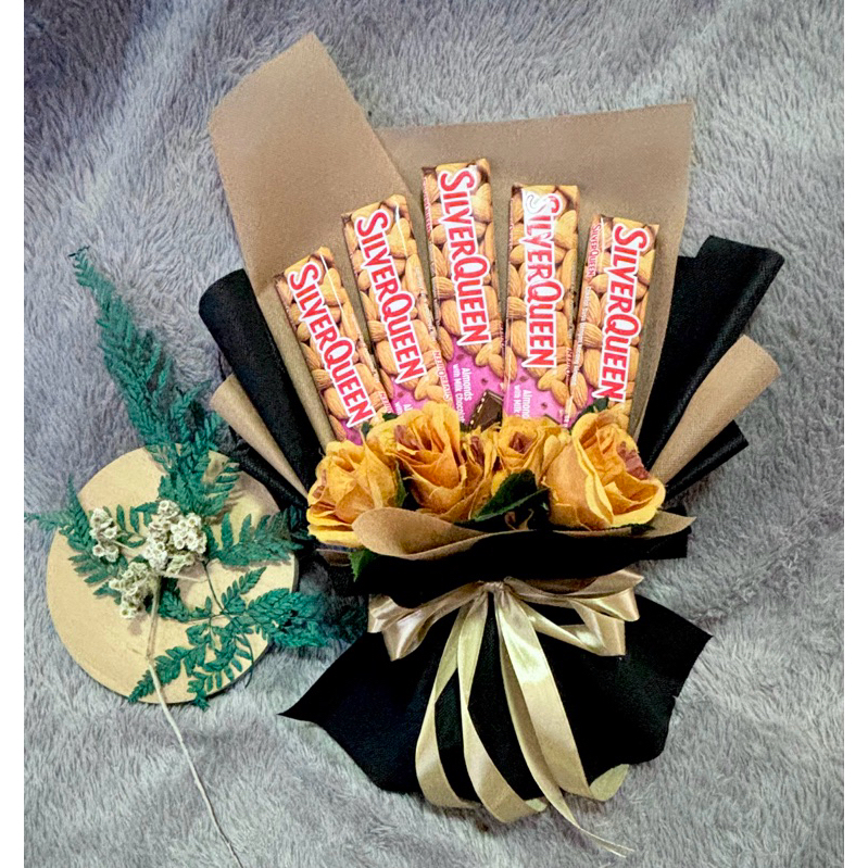 

buket Silverqueen 5 dan bunga 5 cantik hadiah ulang tahun aniversary hari ibu valentine free buble wrap