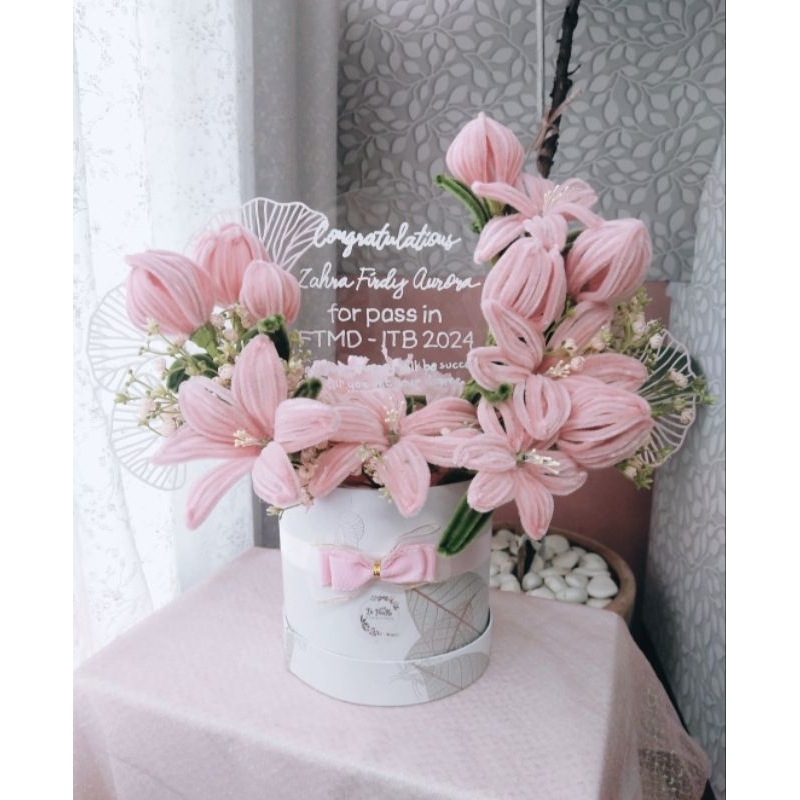 Bloom Box Bunga Kawat Bulu + Akrilik