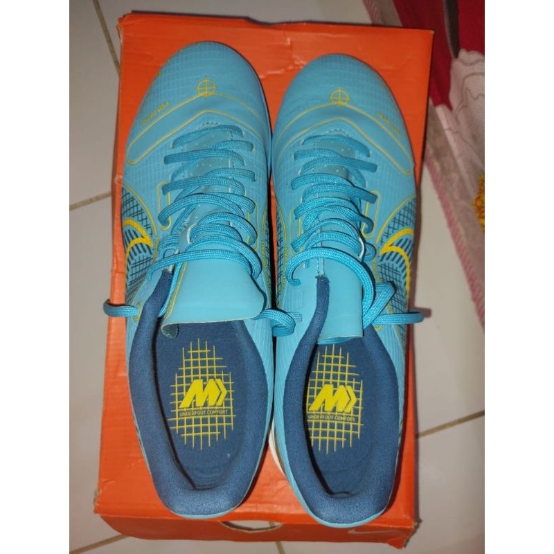 sepatu futsal nike original ukuran 41 kondisi second mulus