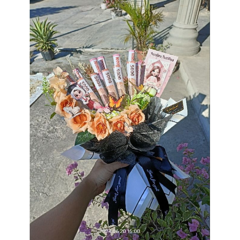 

Bouquet Bulan Sabit