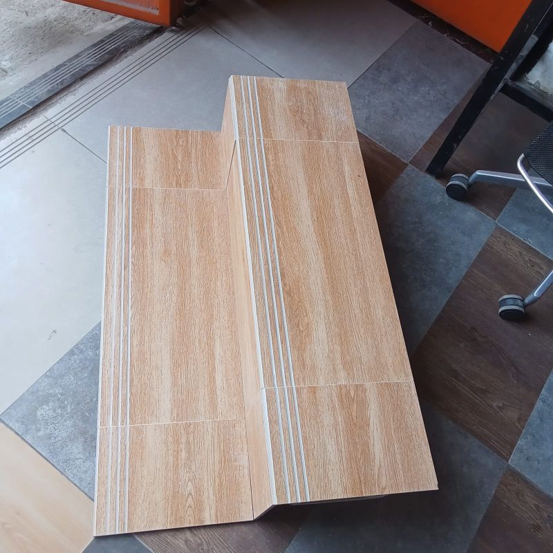 GRANIT TANGGA MOTIF KAYU 30X90 & 20X90 KOMBINASI