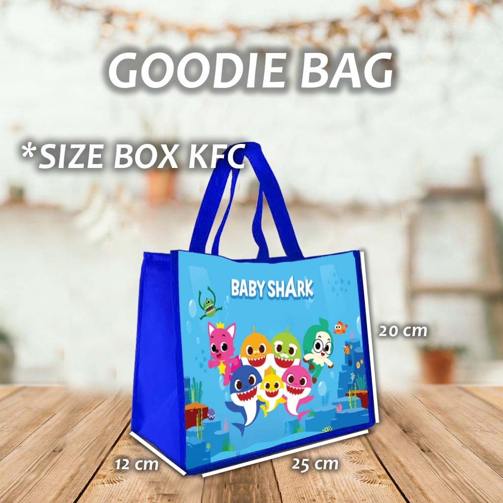 

Tas Ultah motif BABY SHARK Goodie Bag Souvenir Ulang Tahun Aqiqah Nama Foto Kartun Anak Lucu kode # 01