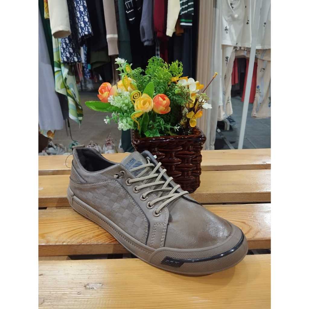 Sepatu Pria Warna Coklat Size 44