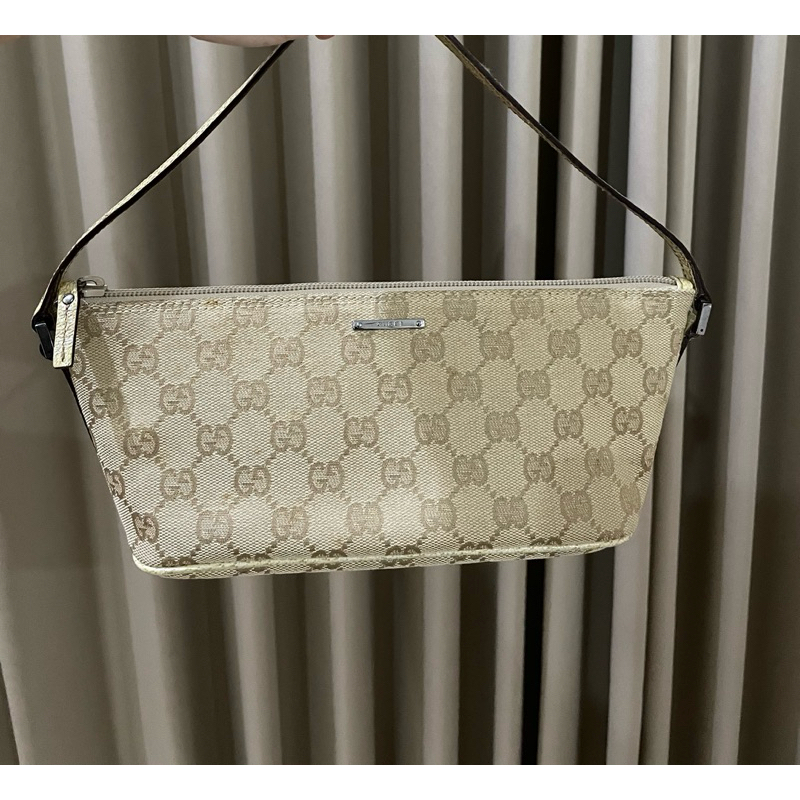 Gucci pouch monogram