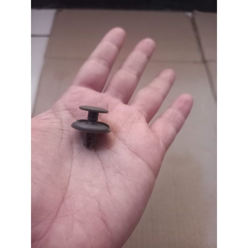 Clip Grill Nissan March Cream