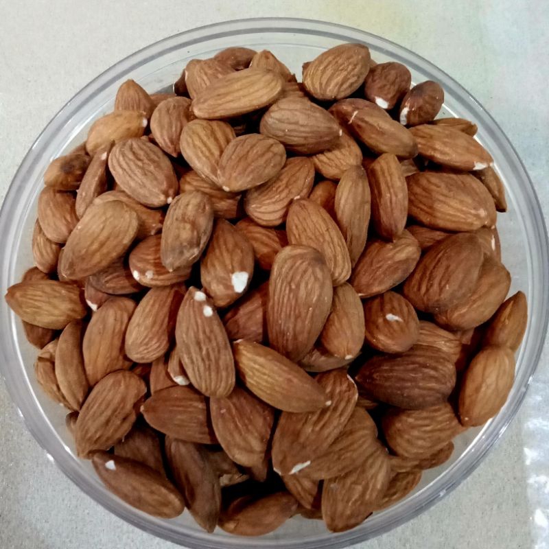 

ALMOND UTUH / ALMOND KULIT SELMA REPACK 100 GRAM ( MENTAH )