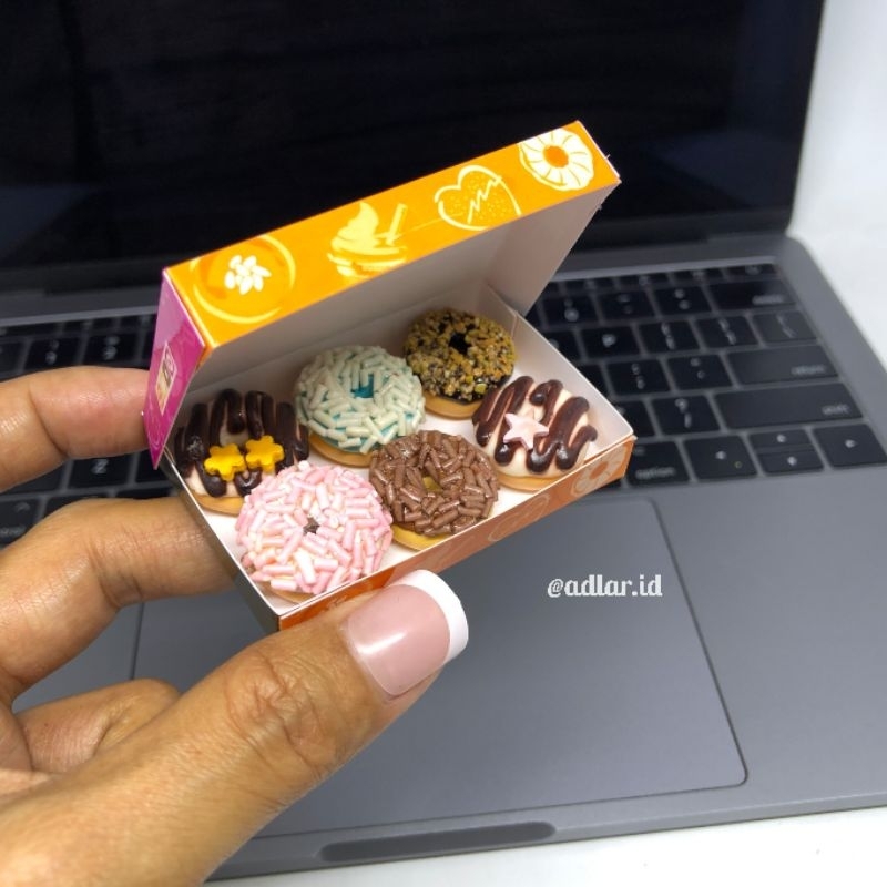 MINIATUR MAGNET TEMPELAN KULKAS SOUVENIR DUS DONUT DUNKIN +  ISI 6PCS DONUT CLAY