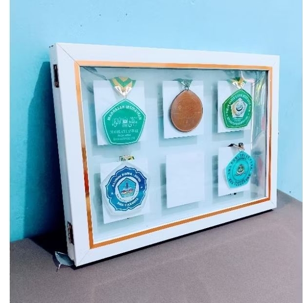 Bingkai Medali / Frame Medali Minimalis
