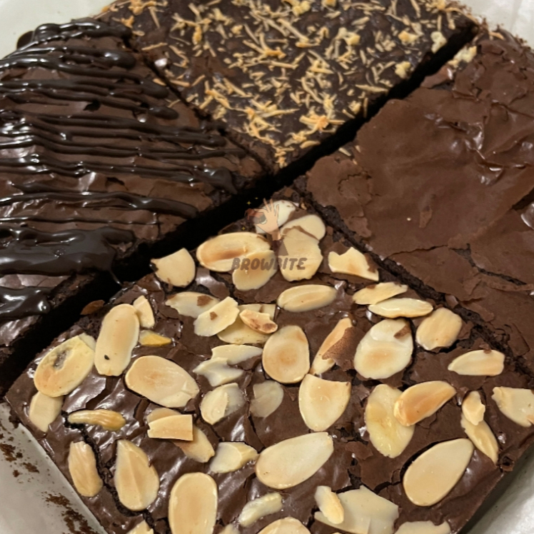 

Fudgy Brownies Loyang 20x20 cm Panggang