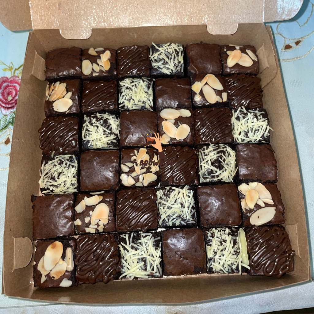 

Fudgy Brownies Loyang 22x22 cm Panggang