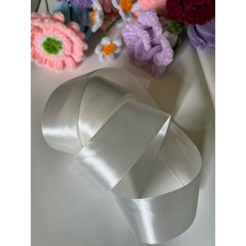 

pita satin putih 3,8cm 20yard