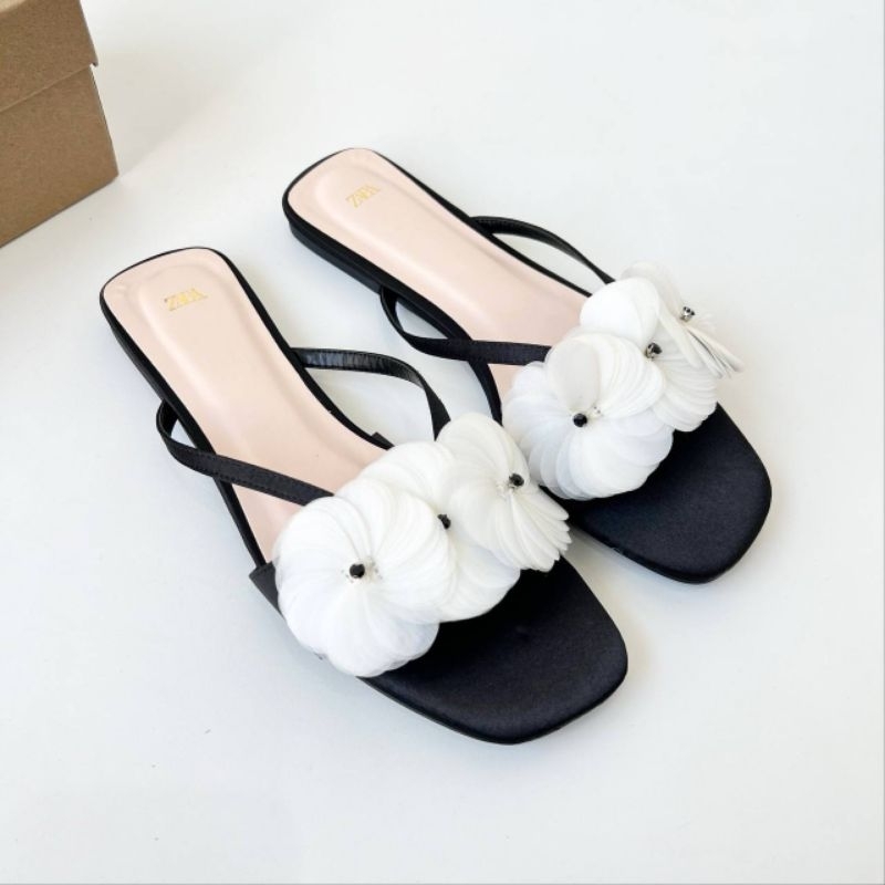 Sandal flat zara bunga hitam putih