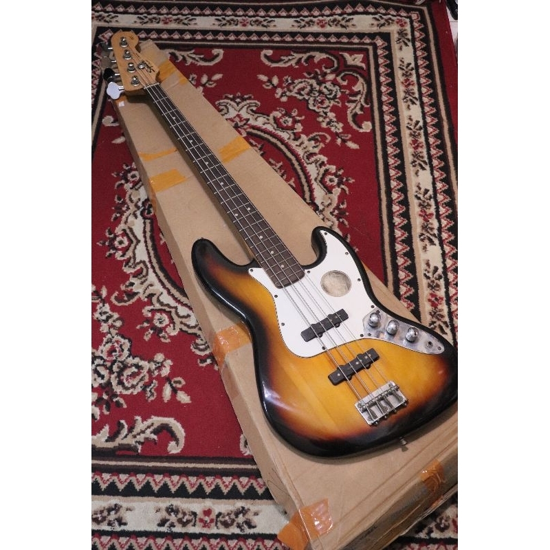 Squier by Fender Jazz Bass California Series Sunburst Color MIC 2004