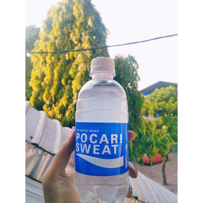 

pocari sweat low calorie drink bottle