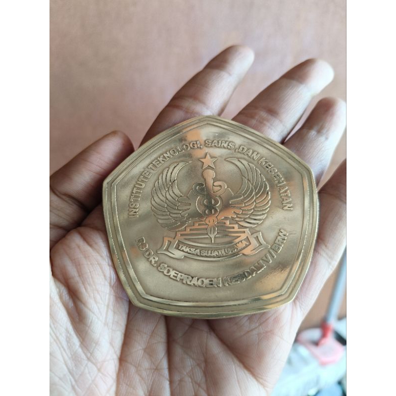 Pin Logo Kuningan Peniti